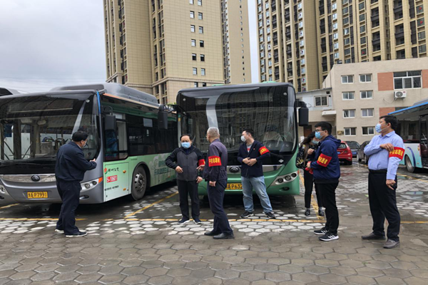 中共鄭州赫喆文化傳播有限公司黨支部開展“疫情防控常態化,為公共交通助力”志愿服務實踐活動