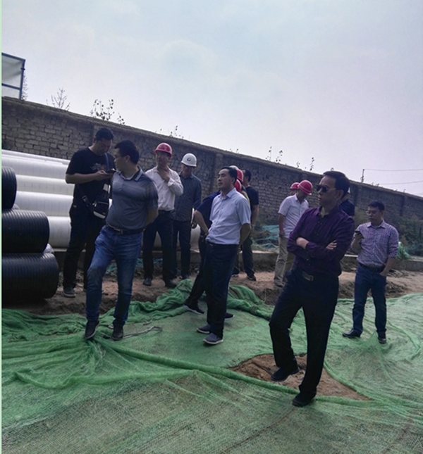 公司柳林安置區(qū)項(xiàng)目(龍?jiān)醇卧罚╅_展節(jié)前工程進(jìn)度檢查和安全維穩(wěn)宣講工作